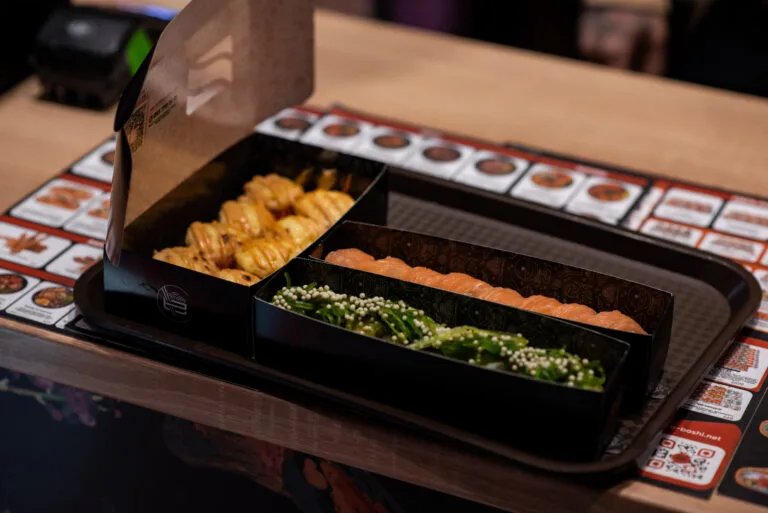 Замовлення їжі з безкоштовною доставкою від Ебоші суші Одеса